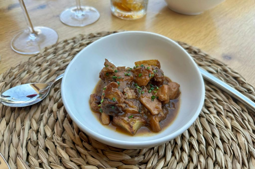 Penedès: Half-Day Guided Tour from Barcelona + Brunch + Wine Tasting