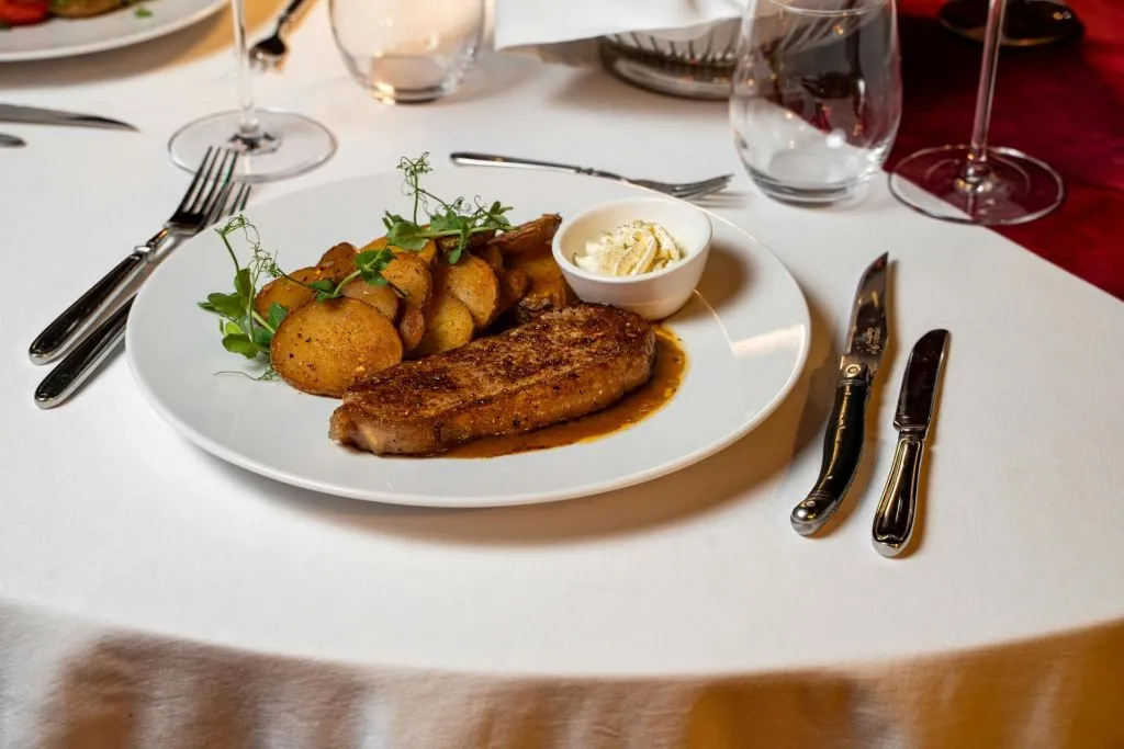 Mirage Theater: Burlesque Dinner Club