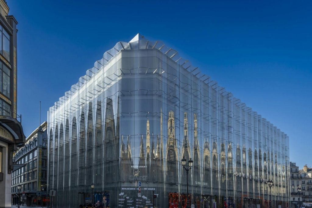 Paris: Guided La Samaritaine Shopping Tour