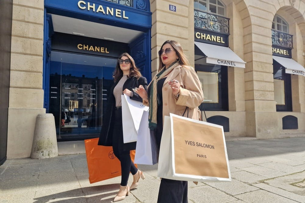 Paris: Guided La Samaritaine Shopping Tour