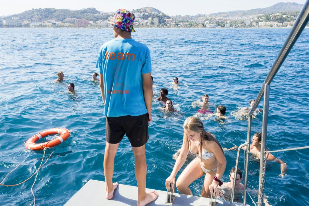 Málaga: paseo en barco + parada para nadar