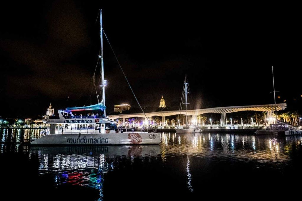 Málaga: paseo nocturno en barco + bebida