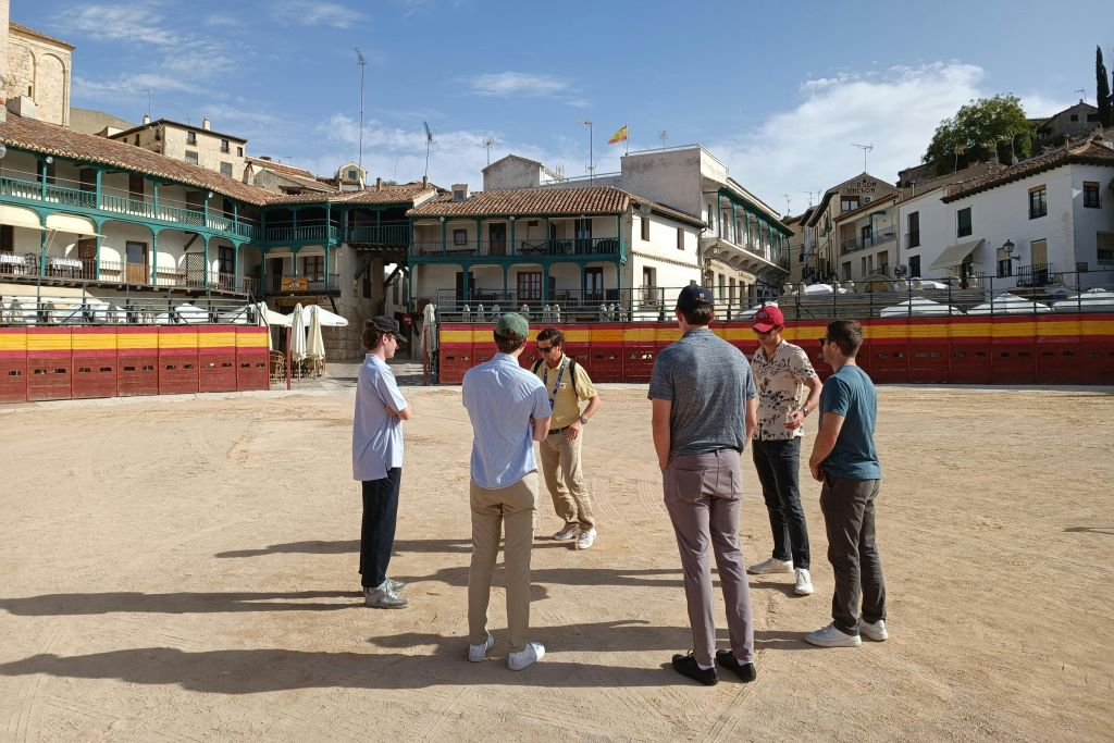 Alcalá de Henares: Guided City & Winery Tour from Madrid + Wine Tasting