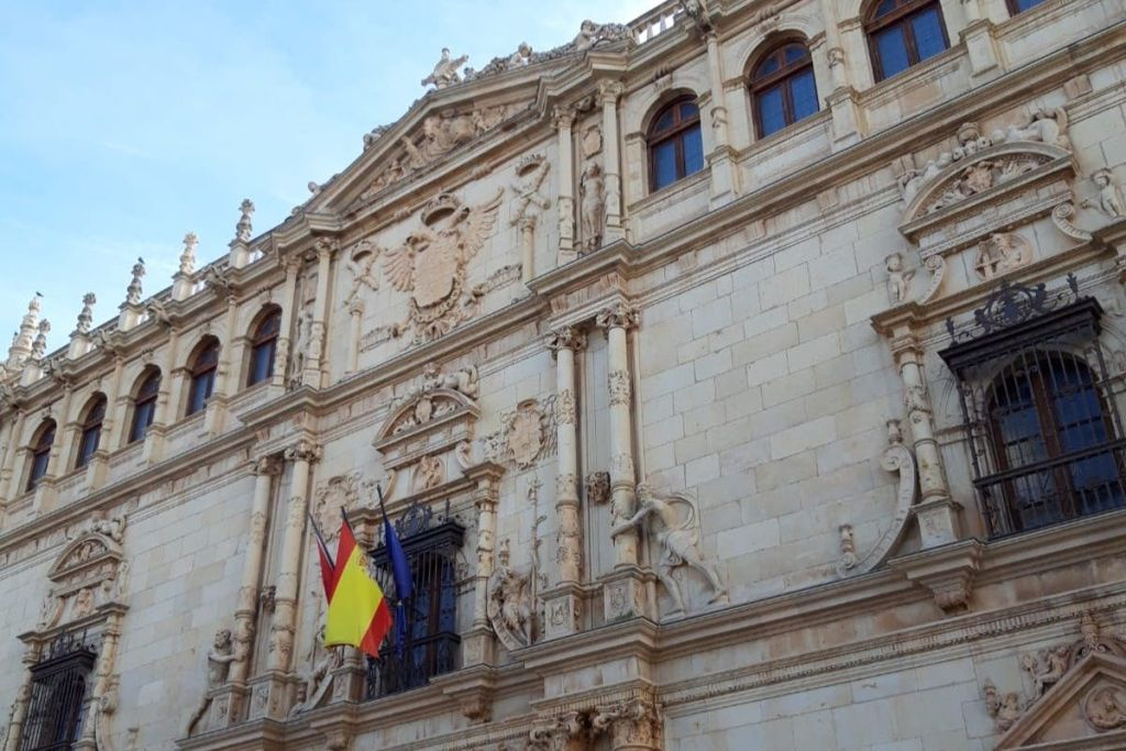 Alcalá de Henares: Guided City & Winery Tour from Madrid + Wine Tasting