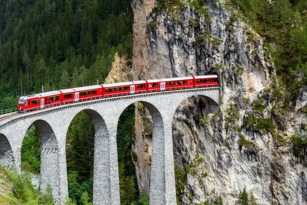 St. Moritz: tour guidato in giornata da Milano + biglietti per il Bernina Express