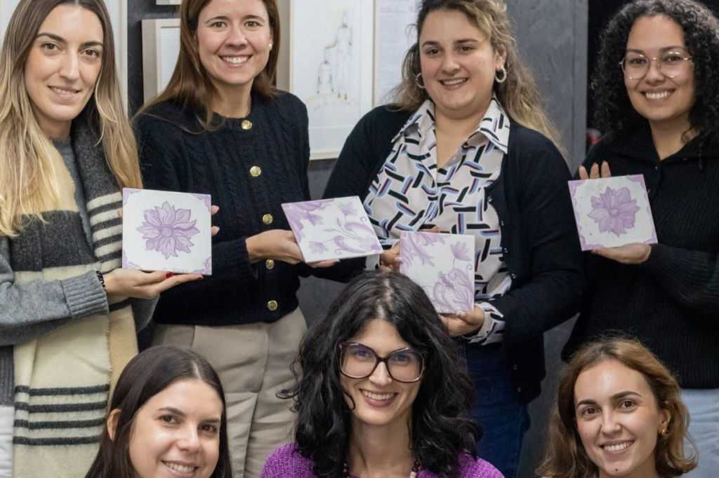Porto: Laboratorio guidato di pittura su piastrelle + merenda e vino