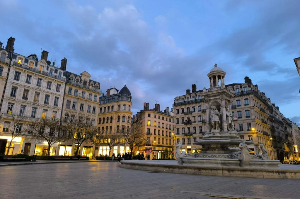 Lyon: Visita gastronómica guiada al atardecer