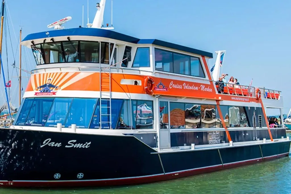 SAIL Amsterdam 2025: Passeio de barco de luxo com bar aberto
