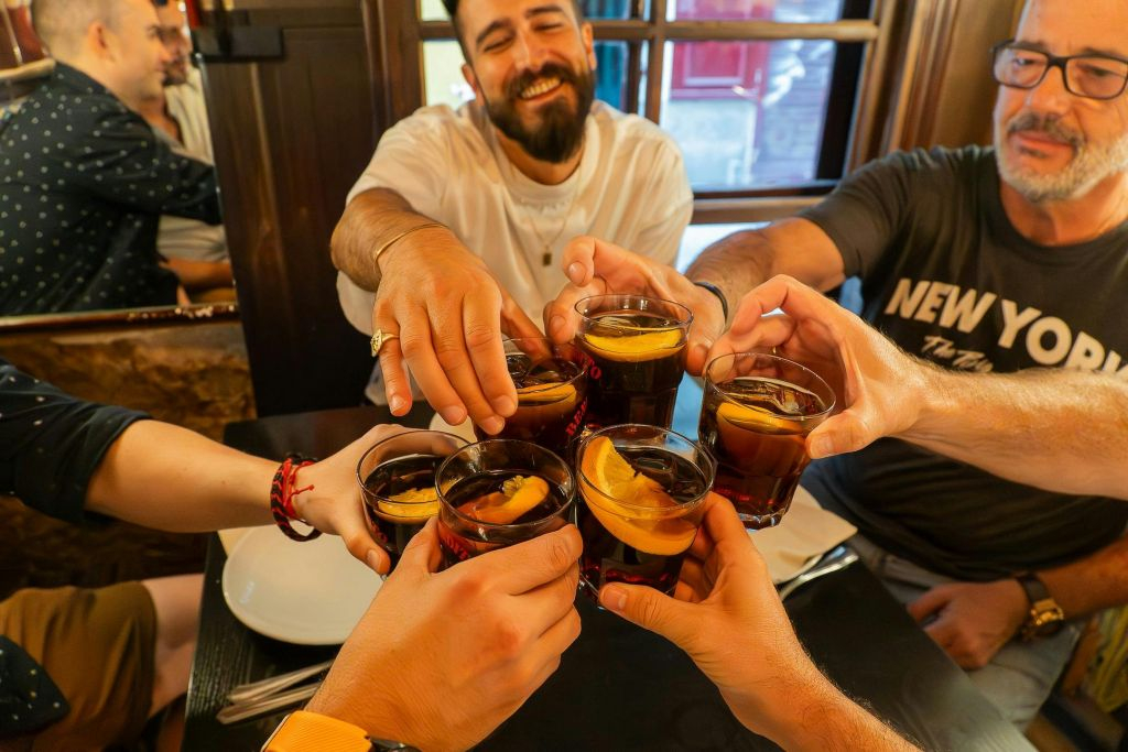 Madrid: Guided Walking Tour + Tapas Tasting & Drinks