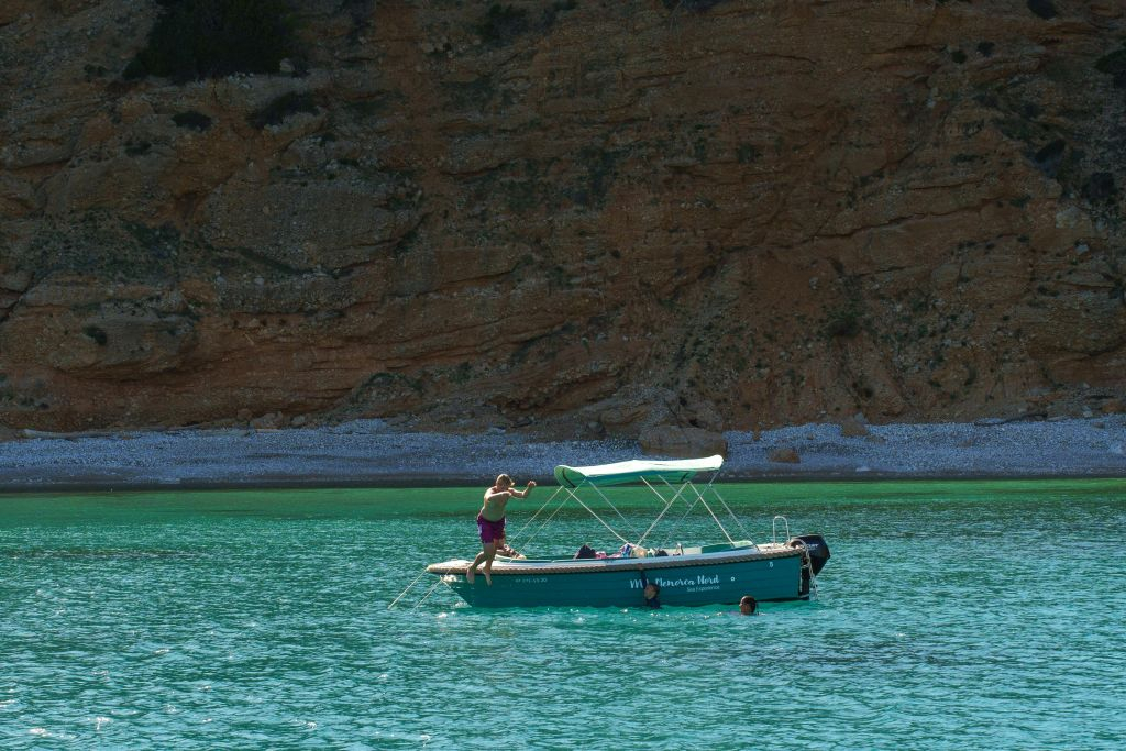 Puerto Addaya: Alquiler de barcos sin licencia