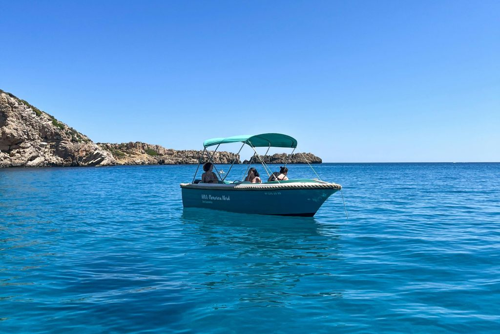 Puerto Addaya: Alquiler de barcos sin licencia