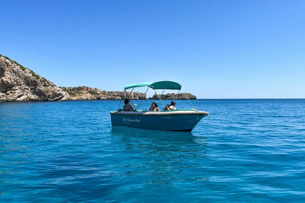 Puerto Addaya: Alquiler de barcos sin licencia