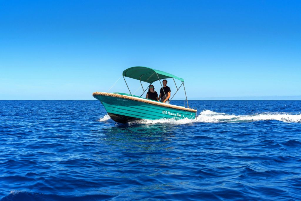 Puerto Addaya: Alquiler de barcos sin licencia