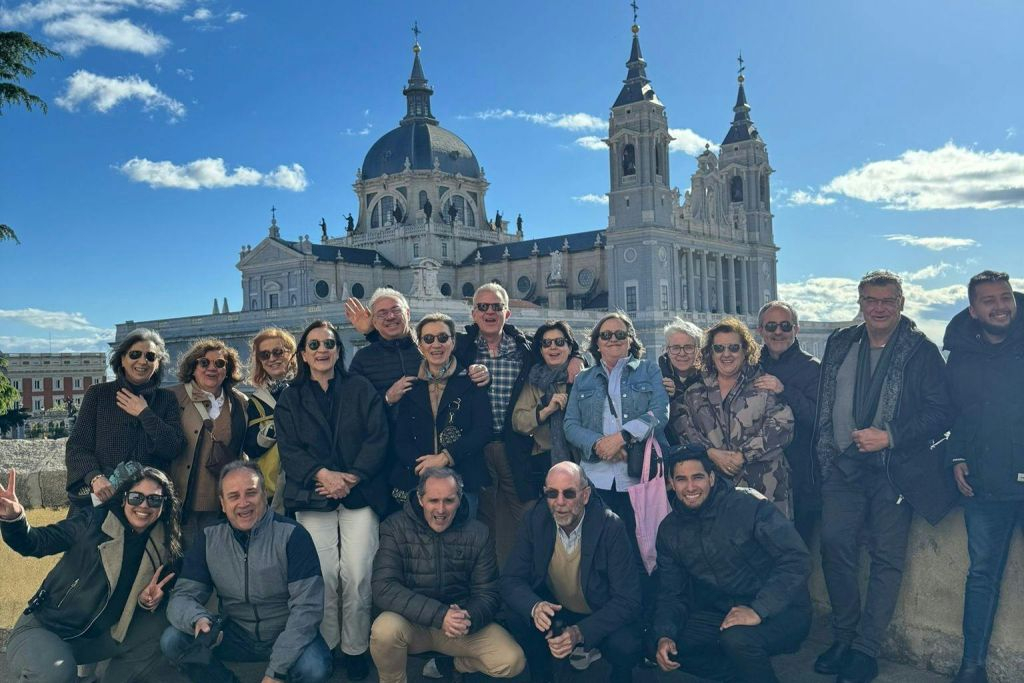 Madrid: Guided Tuk Tuk Tour + Roundtrip Transfer