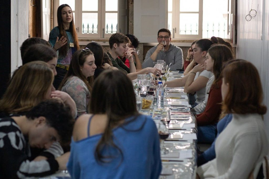 Rua da Bainharia Porto: Workshop de Pintura em Azulejo + Bebida e Lanche