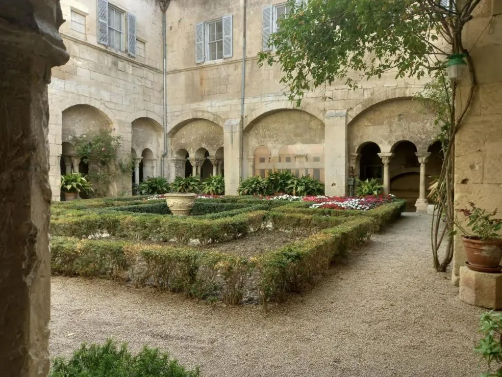 Provence : Visite guidée d'Avignon à la découverte de Van Gogh + entrée à Saint-Paul de Mausole