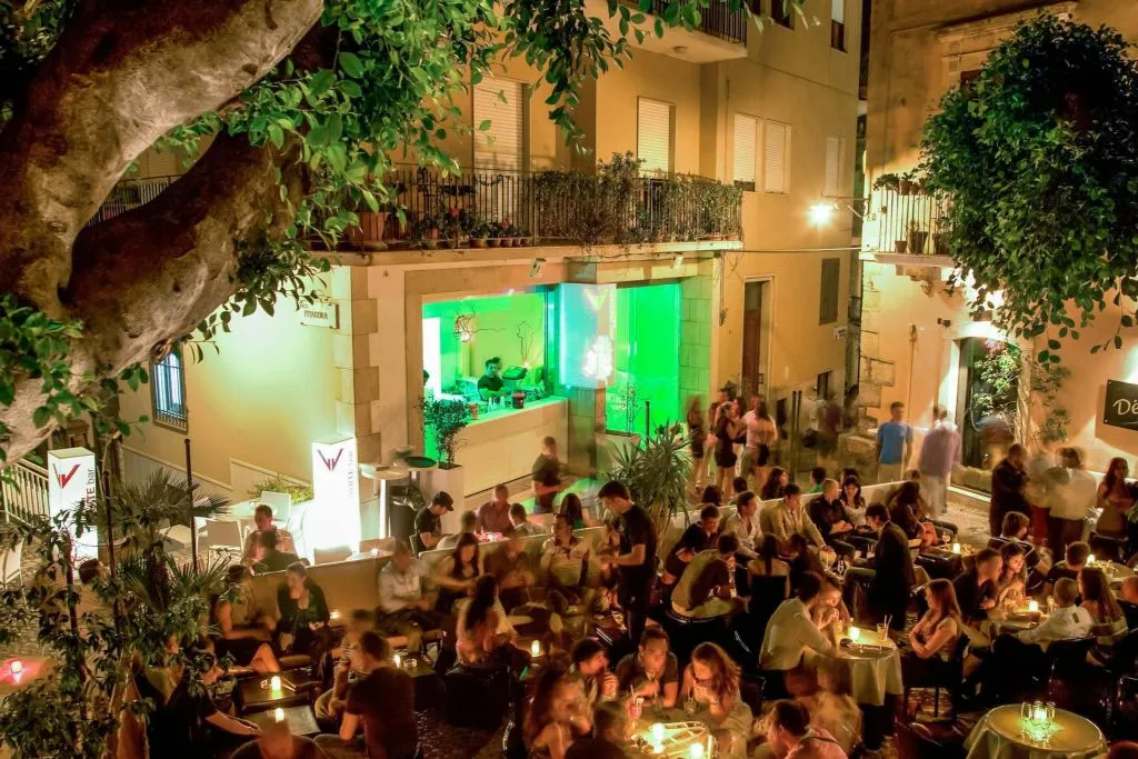 Catania: Guided Italian Pub Crawl