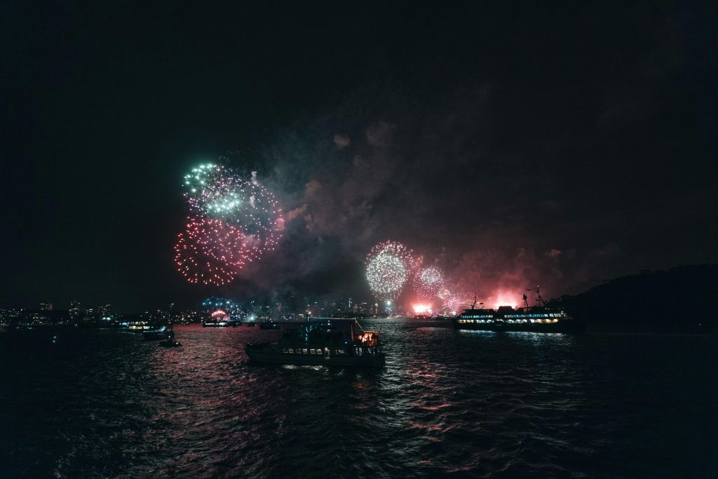 SAIL Amsterdam 2025: Passeio de barco noturno com fogo de artifício e bolhas