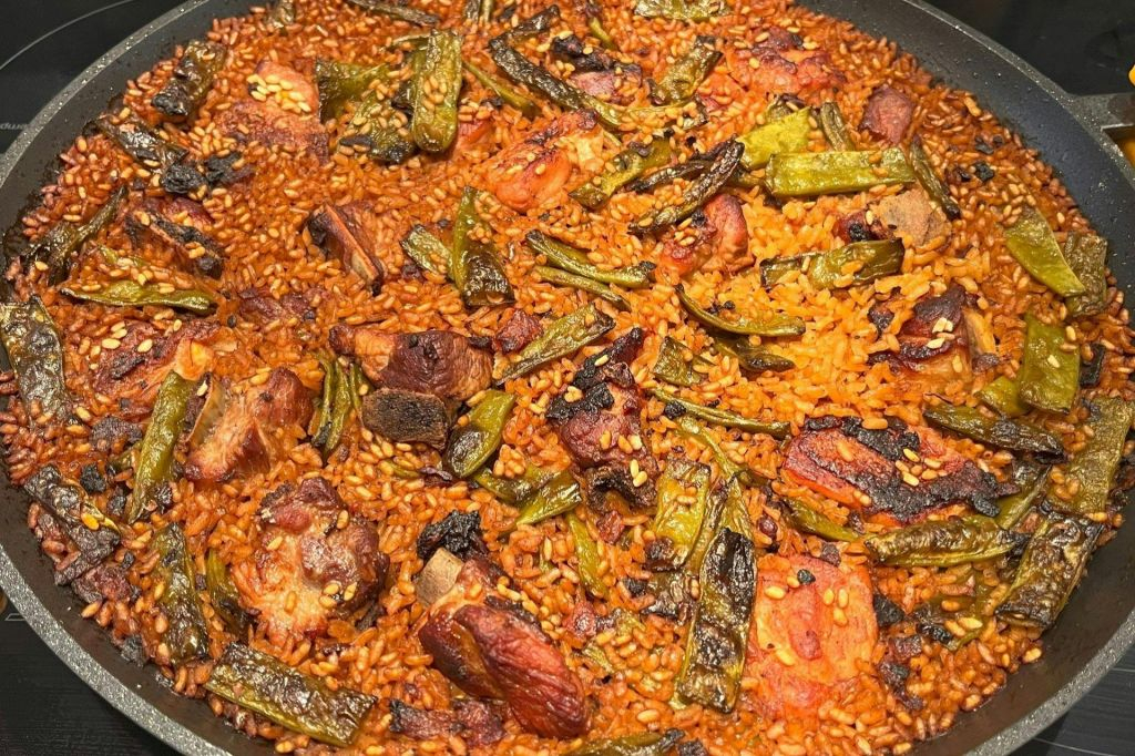 Madrid: Corso di cucina di paella e tapas + visita al mercato