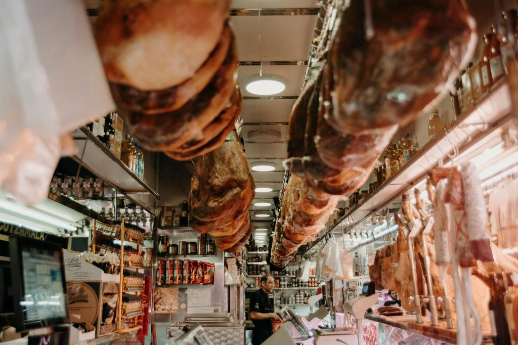 Madrid: Paella & Tapas Cooking Class + Market Visit