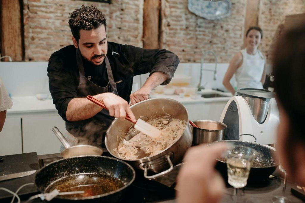 Madrid: Paella & Tapas Cooking Class + Market Visit