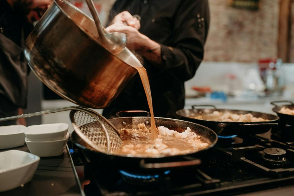 Madrid: Paella & Tapas Cooking Class + Market Visit