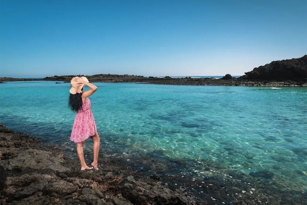 Isla de Lobos: Ferry de ida y vuelta desde Corralejo + Mini Crucero + 1 Bebida