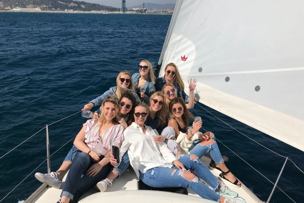 Barcelona: Afternoon or Sunset Sailing Experience