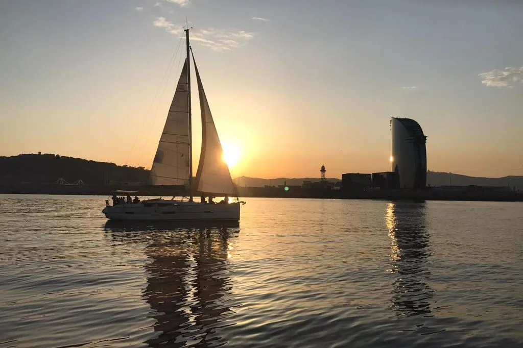 Barcelona: Afternoon or Sunset Sailing Experience