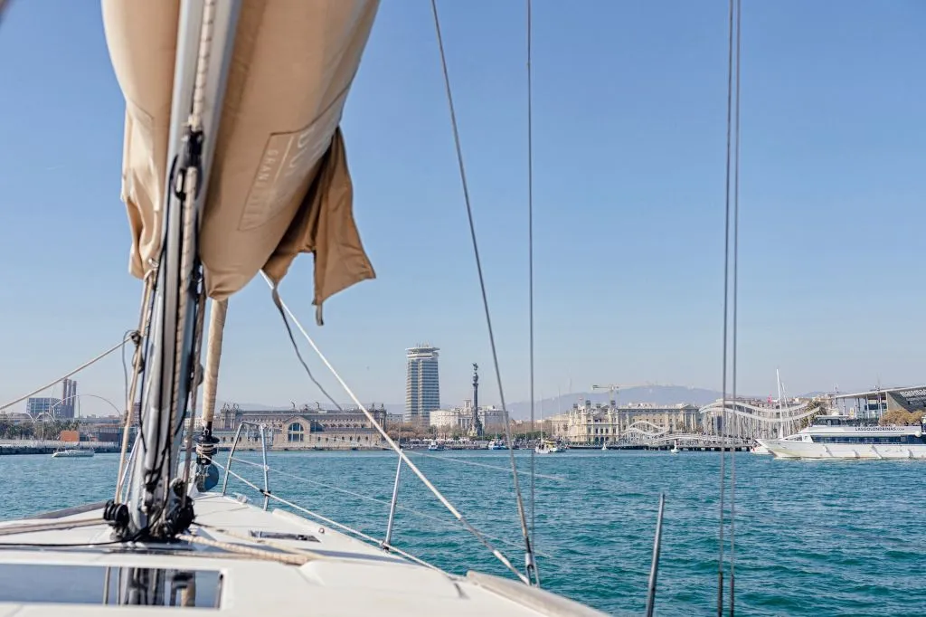 Barcelona: Afternoon or Sunset Sailing Experience