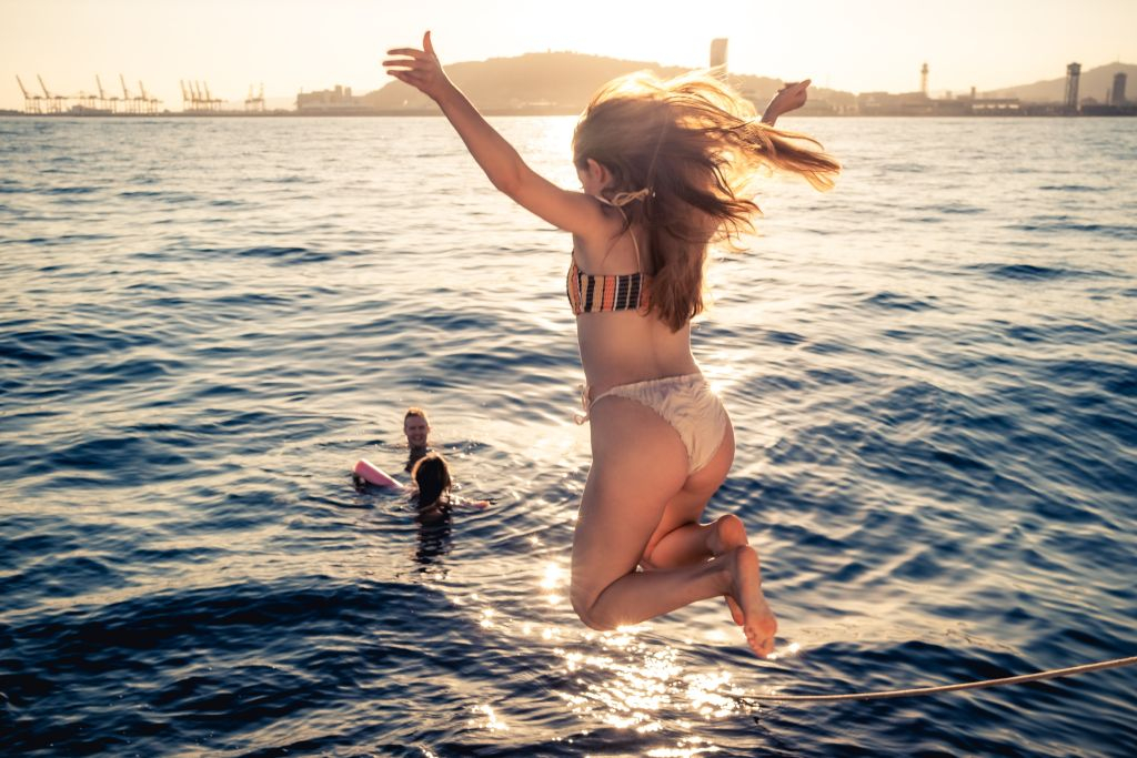 Barcelona: Afternoon or Sunset Sailing Experience