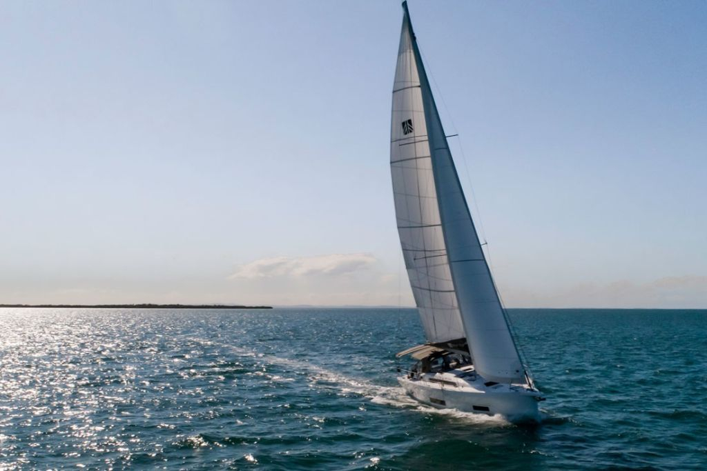 Barcelona: Afternoon or Sunset Sailing Experience