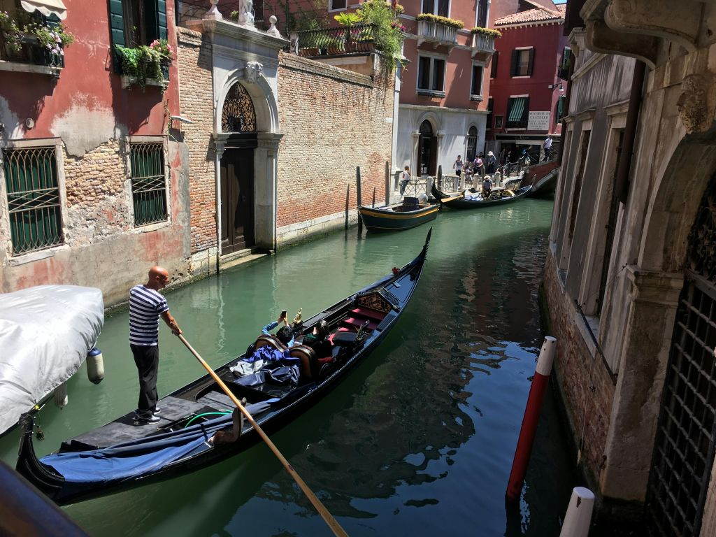 Venice: Classic Gondola Ride with Optional Live Commentary