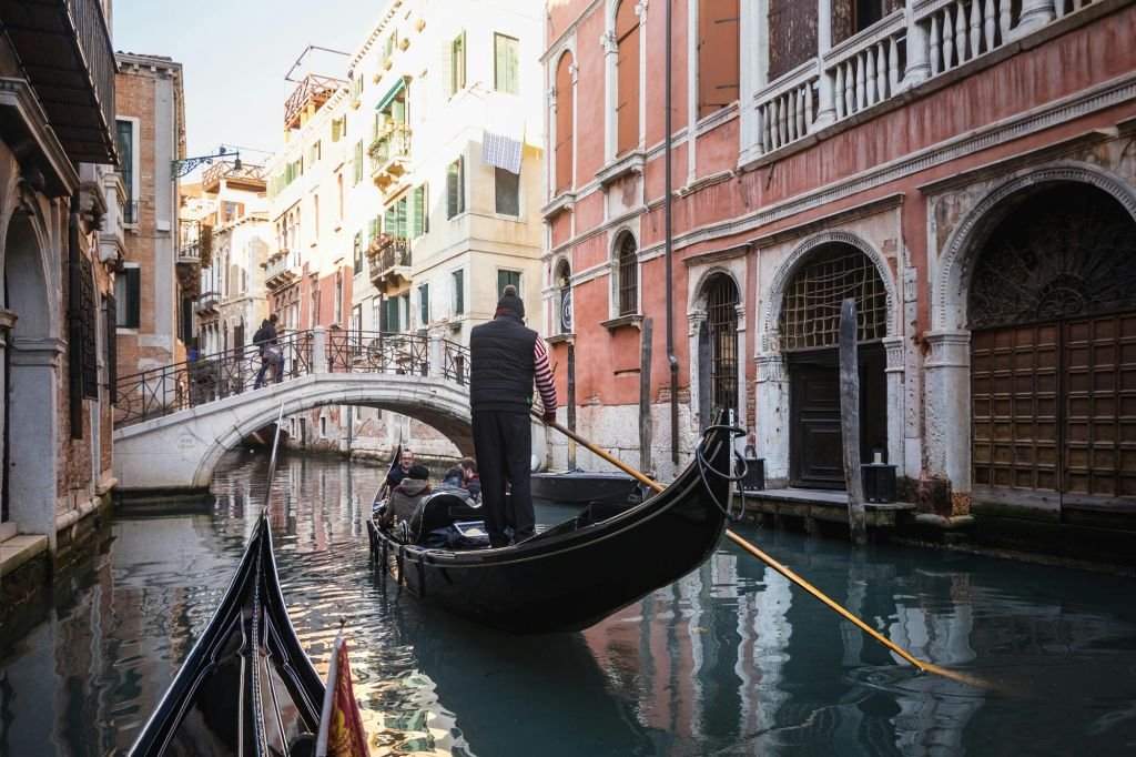 Venice: Classic Gondola Ride with Optional Live Commentary