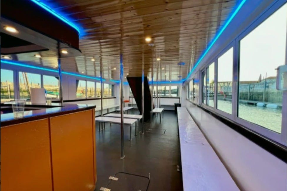 Lisbon: Boat Cruise + BBQ Lunch, Open Bar & Music