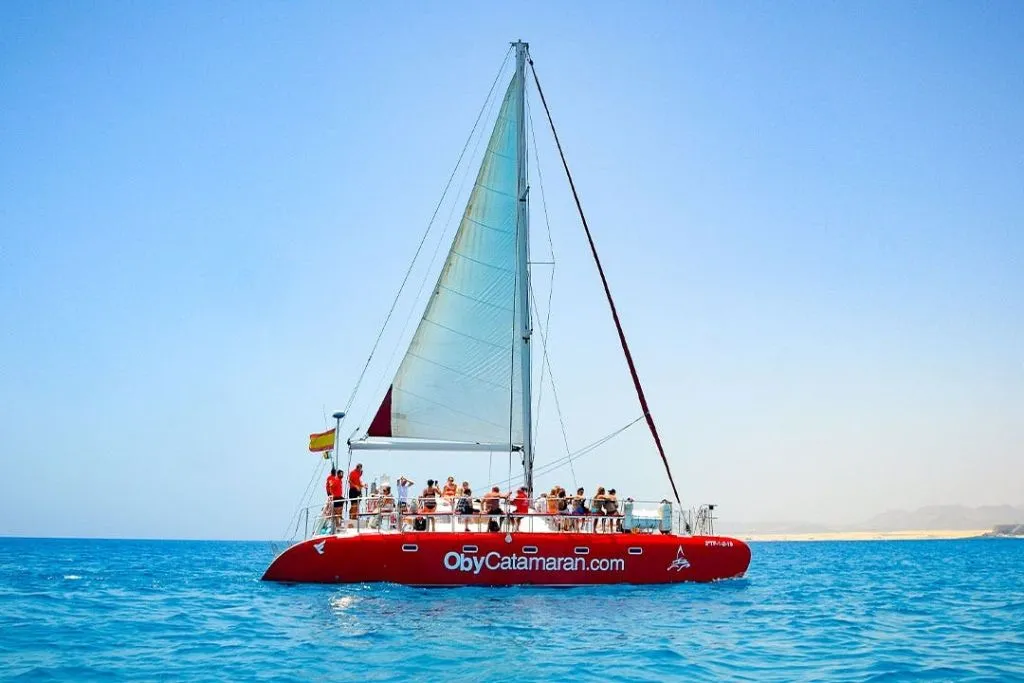 Isla de Lobos: Excursión en Catamarán + Comida y Bebidas