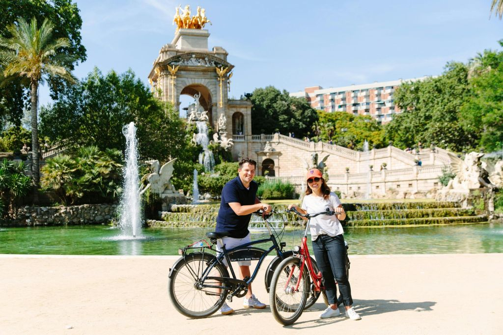 Barcelona: Bike or E-bike Rental
