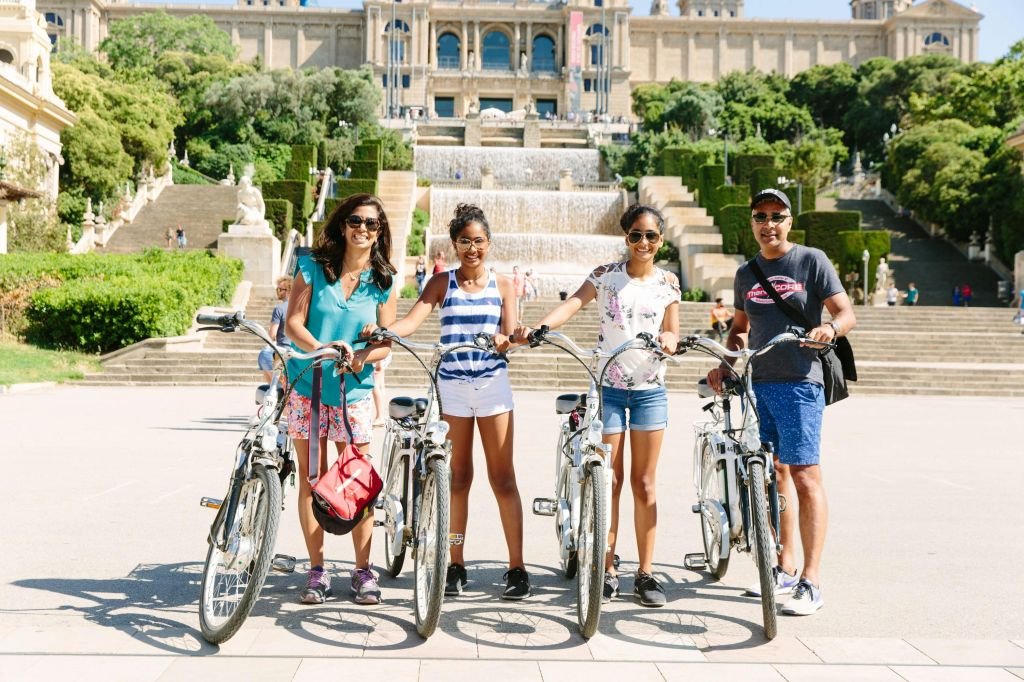 Barcelona: Bike or E-bike Rental