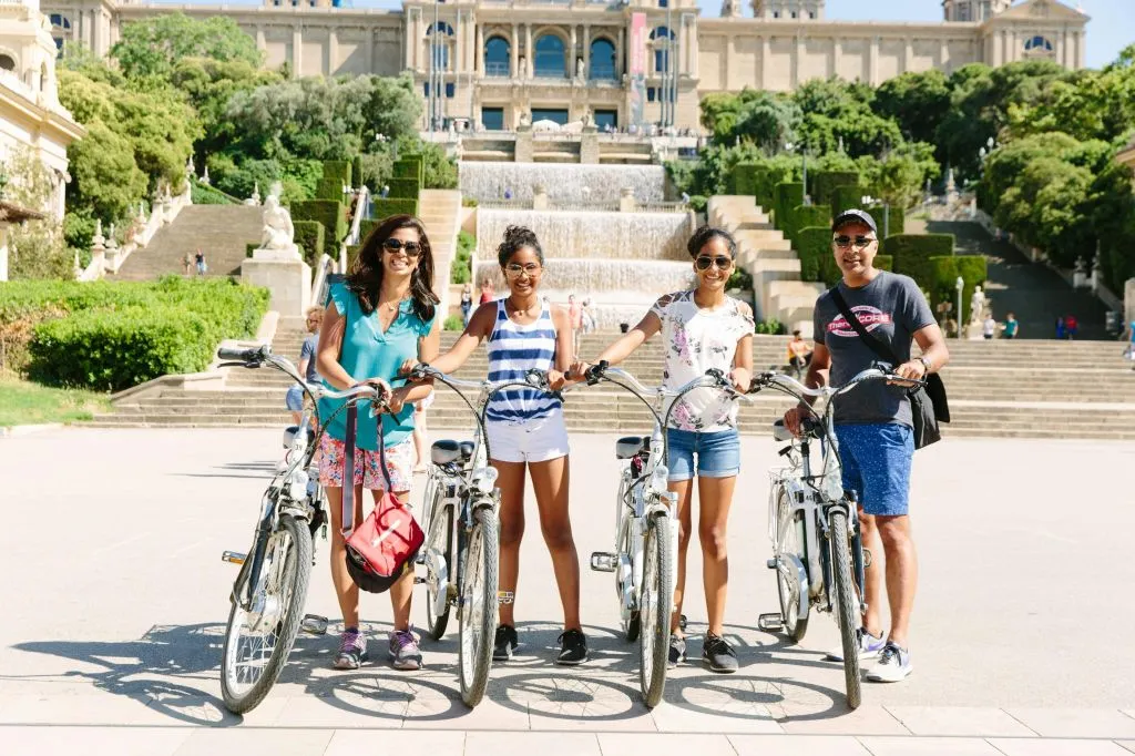 Barcelona: Bike or E-bike Rental