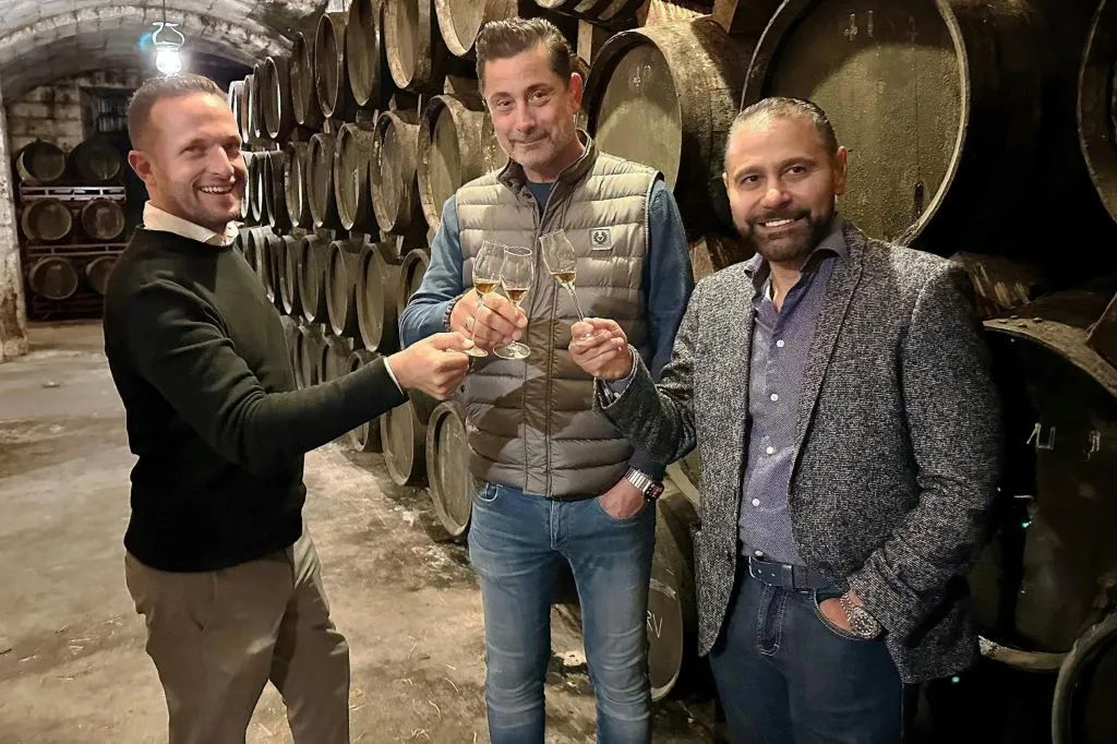 Bodegas Suau: Visita a la Destilería + 3 Catas y Tapas