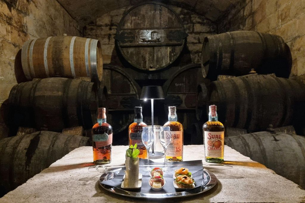 Bodegas Suau: Visita a la Destilería + 4 Catas y Tapas