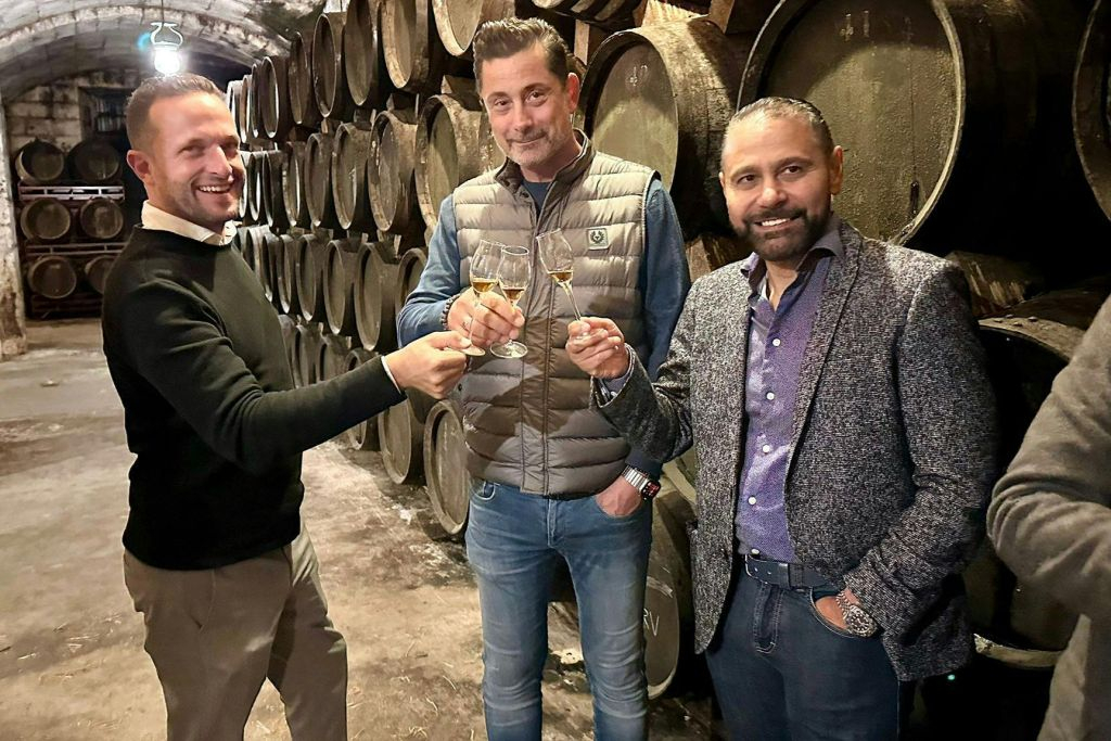 Bodegas Suau: Visita a la Destilería + 4 Catas y Tapas