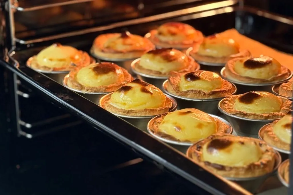 Porto: Aula de Culinária de Pastel de Nata na Rua da Bainharia + Petiscos e Vinho