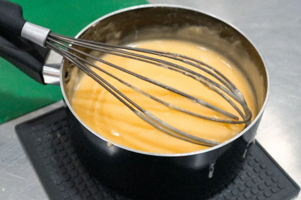 Porto: Aula de Culinária de Pastel de Nata na Rua Antero de Quental + Petiscos e Vinho