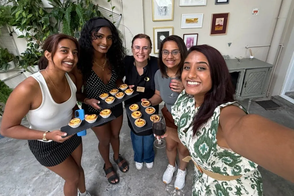 Porto: Aula de Culinária de Pastel de Nata na Rua Antero de Quental + Petiscos e Vinho