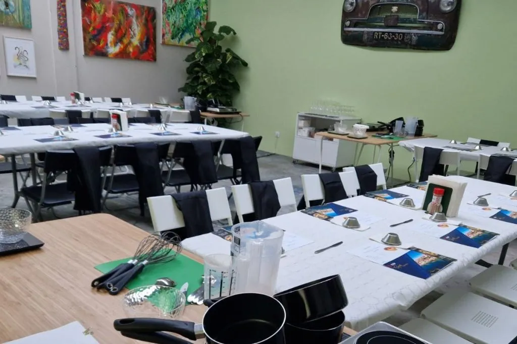 Porto: Aula de Culinária de Pastel de Nata na Rua Antero de Quental + Petiscos e Vinho
