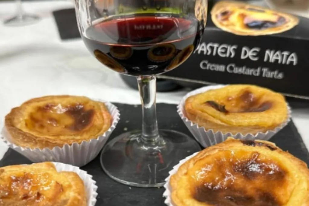 Porto: Aula de Culinária de Pastel de Nata na Rua Antero de Quental + Petiscos e Vinho