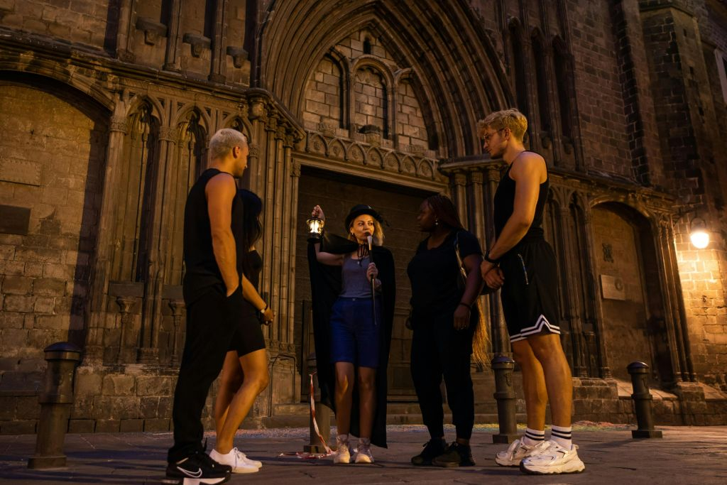 Barcelona: Guided Haunted Night Tour