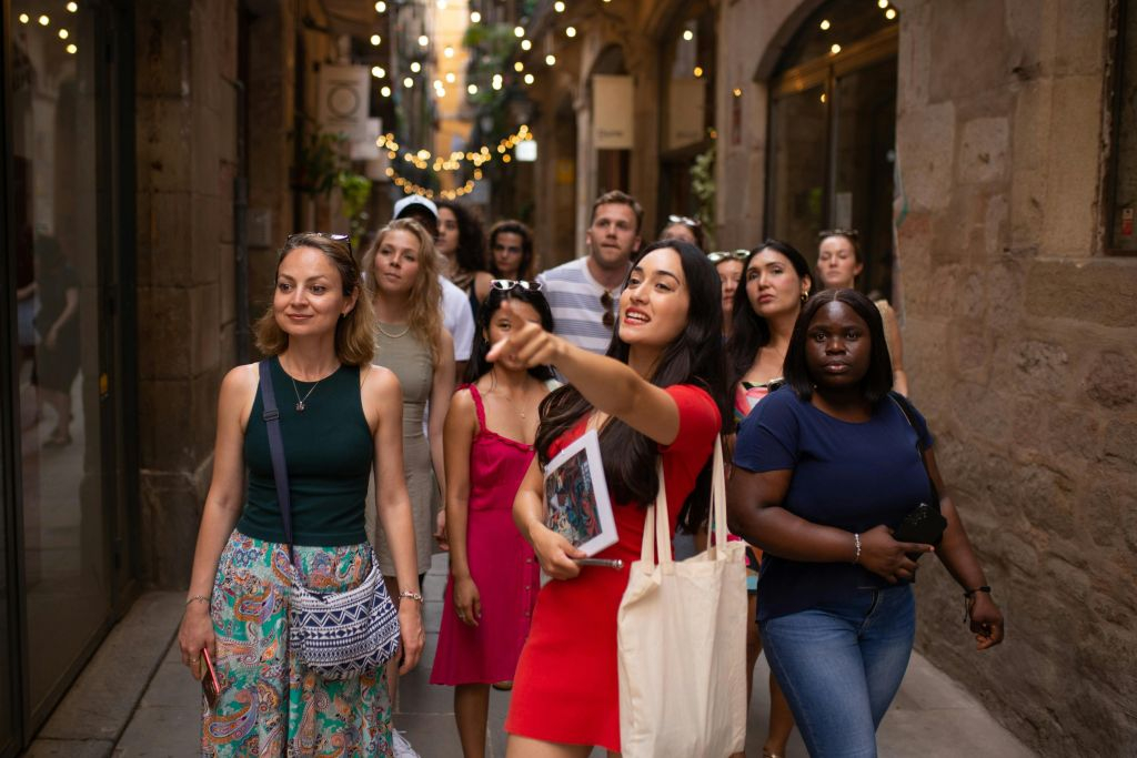 Barcelona: Guided Artists & Legends Walking Tour
