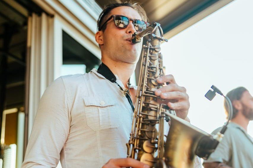 Barcelona: Sunset Cruise with Live Saxophone & Drinks (Couples Only)